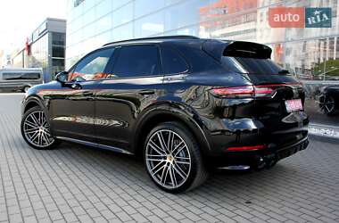 Позашляховик / Кросовер Porsche Cayenne 2020 в 