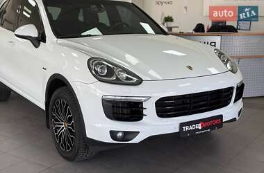 Внедорожник / Кроссовер Porsche Cayenne 2015 в 