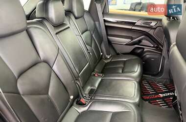 Внедорожник / Кроссовер Porsche Cayenne 2015 в 