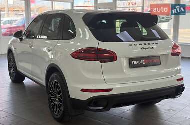 Внедорожник / Кроссовер Porsche Cayenne 2015 в 