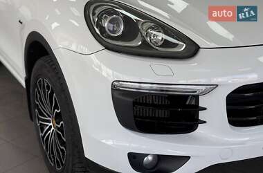 Внедорожник / Кроссовер Porsche Cayenne 2015 в 