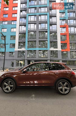 Внедорожник / Кроссовер Porsche Cayenne 2012 в 
