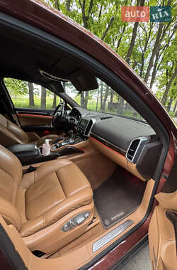 Внедорожник / Кроссовер Porsche Cayenne 2012 в 