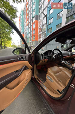 Внедорожник / Кроссовер Porsche Cayenne 2012 в 