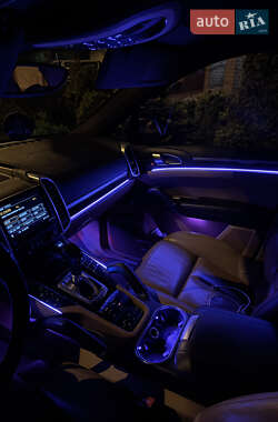 Внедорожник / Кроссовер Porsche Cayenne 2012 в 