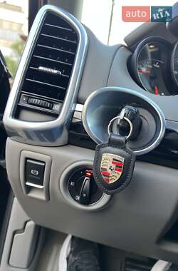 Внедорожник / Кроссовер Porsche Cayenne 2010 в 