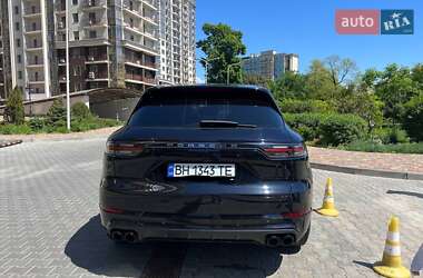 Внедорожник / Кроссовер Porsche Cayenne 2020 в 