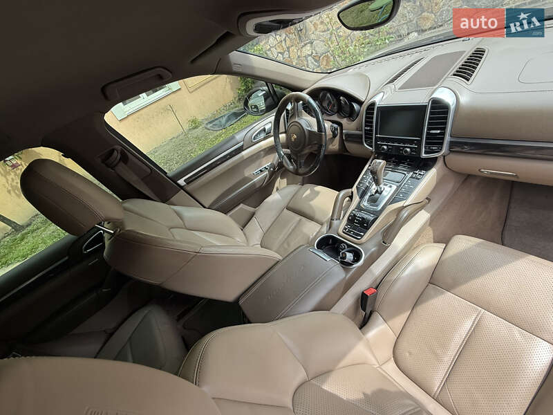 Внедорожник / Кроссовер Porsche Cayenne 2012 в 