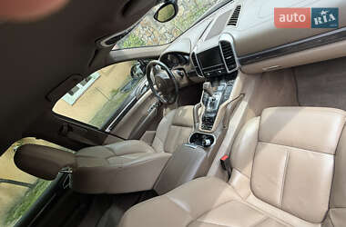Внедорожник / Кроссовер Porsche Cayenne 2012 в 
