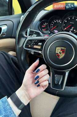 Позашляховик / Кросовер Porsche Cayenne 2017 в 