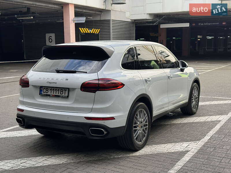 Внедорожник / Кроссовер Porsche Cayenne 2015 в Киеве