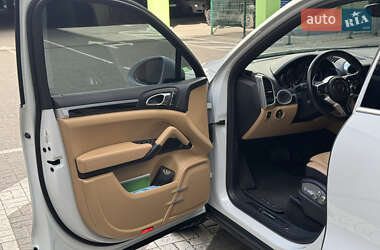 Внедорожник / Кроссовер Porsche Cayenne 2015 в 