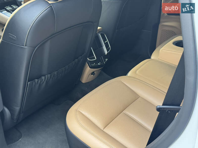 Внедорожник / Кроссовер Porsche Cayenne 2015 в Киеве