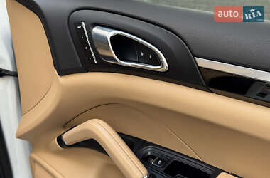 Позашляховик / Кросовер Porsche Cayenne 2015 в Києві