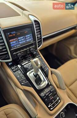 Внедорожник / Кроссовер Porsche Cayenne 2013 в 