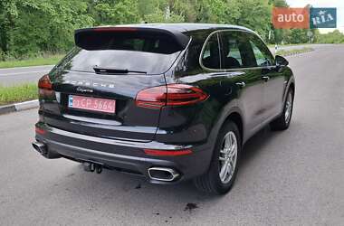 Внедорожник / Кроссовер Porsche Cayenne 2015 в 