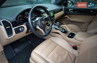 Внедорожник / Кроссовер Porsche Cayenne 2019 в 