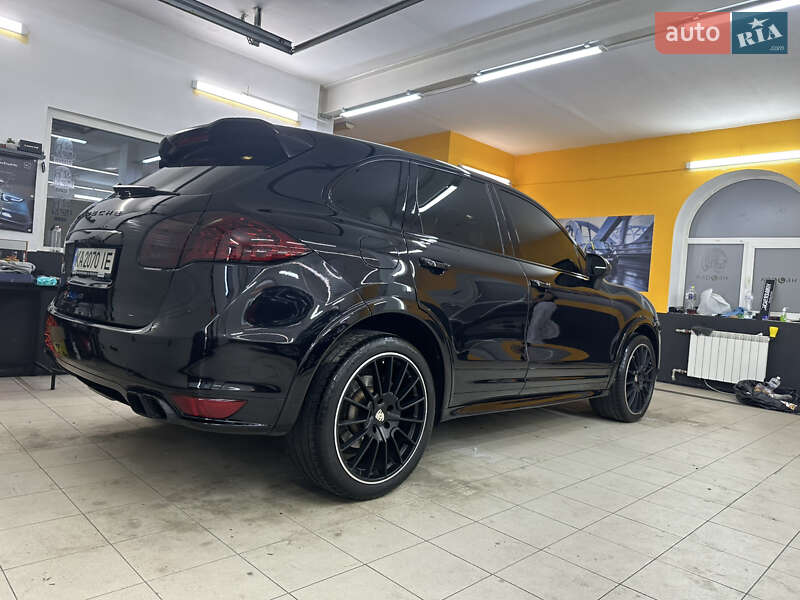 Внедорожник / Кроссовер Porsche Cayenne 2013 в Киеве