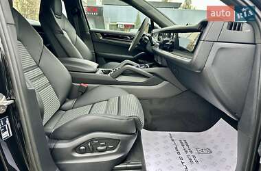 Внедорожник / Кроссовер Porsche Cayenne 2024 в 