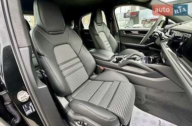 Внедорожник / Кроссовер Porsche Cayenne 2024 в 
