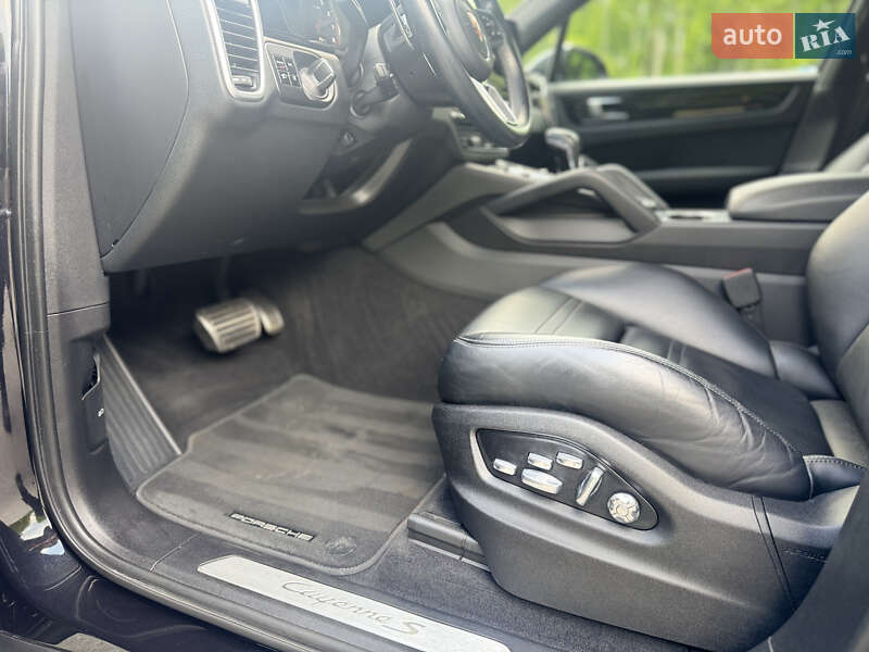 Позашляховик / Кросовер Porsche Cayenne 2019 в Красилові