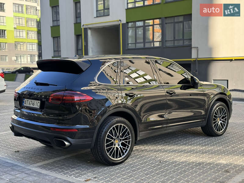 Позашляховик / Кросовер Porsche Cayenne 2015 в Івано-Франківську