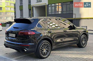 Внедорожник / Кроссовер Porsche Cayenne 2015 в 