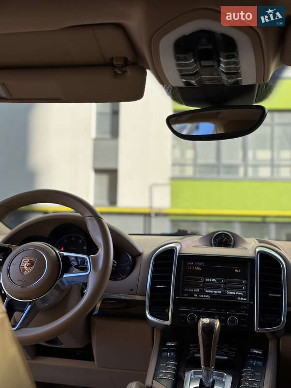 Позашляховик / Кросовер Porsche Cayenne 2015 в Івано-Франківську