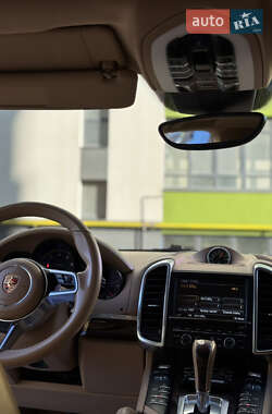 Внедорожник / Кроссовер Porsche Cayenne 2015 в 