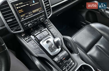 Позашляховик / Кросовер Porsche Cayenne 2012 в 