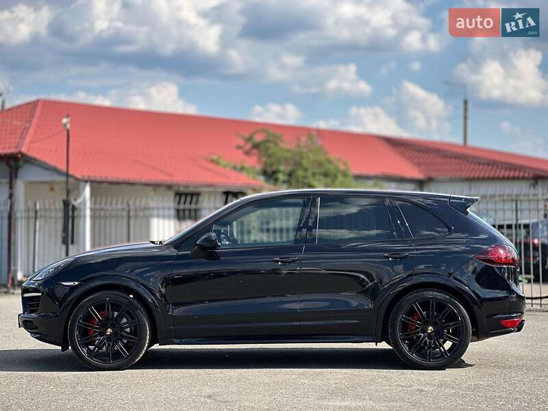 Внедорожник / Кроссовер Porsche Cayenne 2014 в Киеве