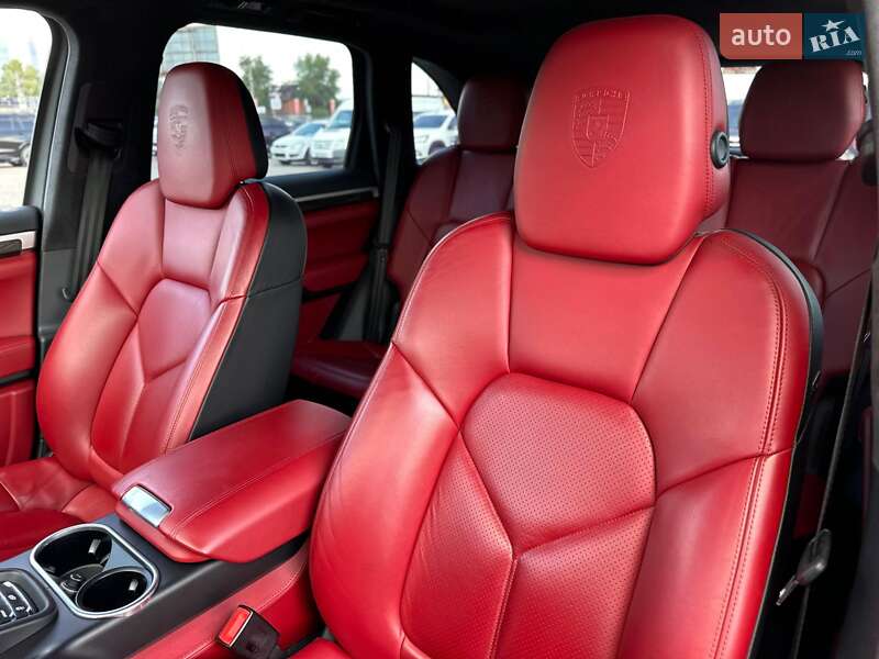Внедорожник / Кроссовер Porsche Cayenne 2014 в Киеве