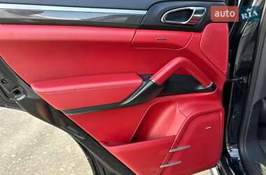 Внедорожник / Кроссовер Porsche Cayenne 2014 в 