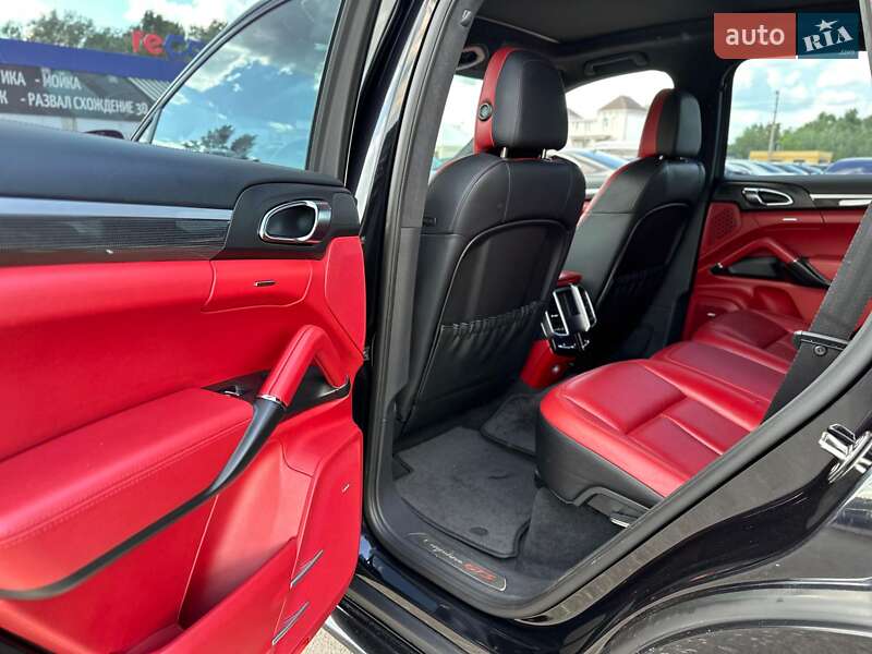 Внедорожник / Кроссовер Porsche Cayenne 2014 в Киеве