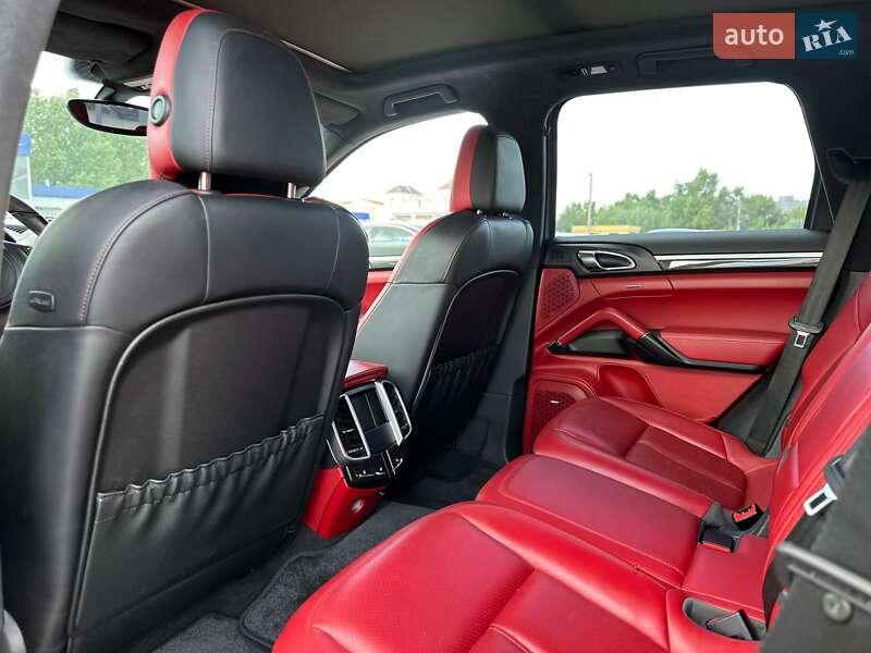 Внедорожник / Кроссовер Porsche Cayenne 2014 в Киеве