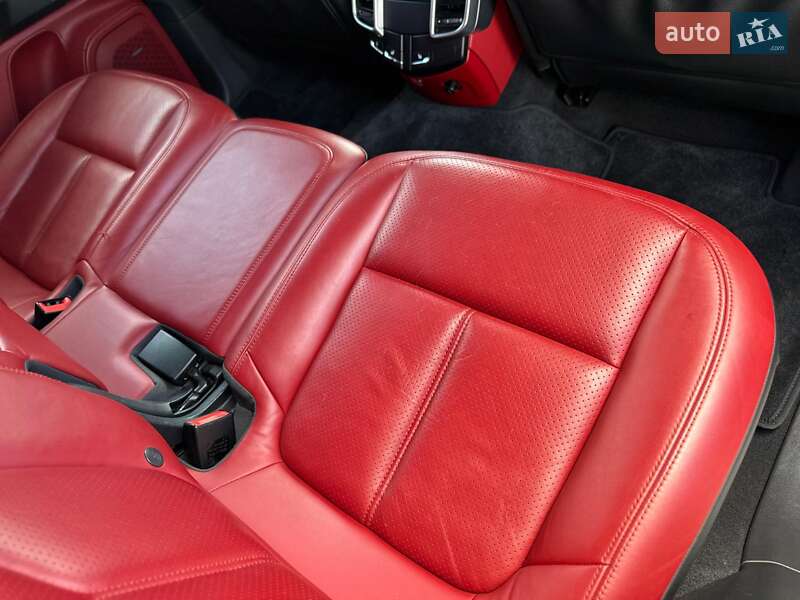 Внедорожник / Кроссовер Porsche Cayenne 2014 в Киеве