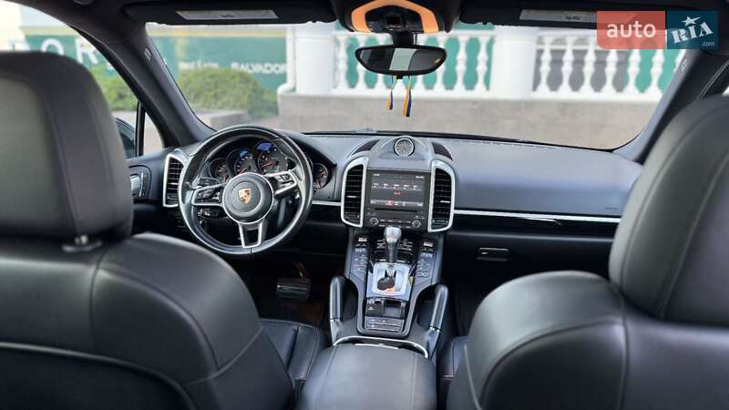 Внедорожник / Кроссовер Porsche Cayenne 2017 в Черкассах