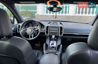 Внедорожник / Кроссовер Porsche Cayenne 2017 в 