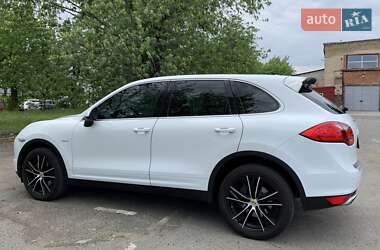 Внедорожник / Кроссовер Porsche Cayenne 2014 в 