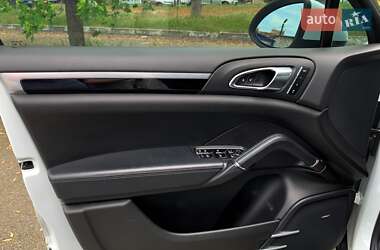 Внедорожник / Кроссовер Porsche Cayenne 2014 в 