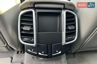 Внедорожник / Кроссовер Porsche Cayenne 2011 в 