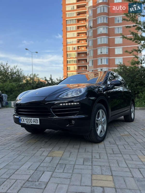 Внедорожник / Кроссовер Porsche Cayenne 2012 в 