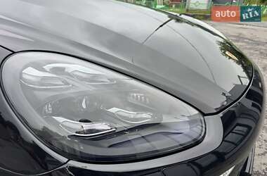Внедорожник / Кроссовер Porsche Cayenne 2015 в 