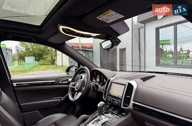 Внедорожник / Кроссовер Porsche Cayenne 2015 в 