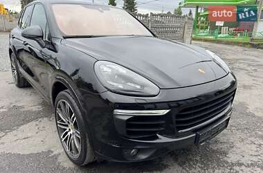 Внедорожник / Кроссовер Porsche Cayenne 2015 в 