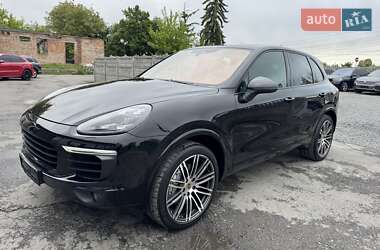 Внедорожник / Кроссовер Porsche Cayenne 2015 в 