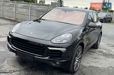 Внедорожник / Кроссовер Porsche Cayenne 2015 в 