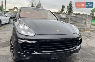 Внедорожник / Кроссовер Porsche Cayenne 2015 в 