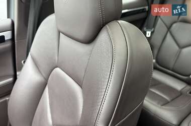 Внедорожник / Кроссовер Porsche Cayenne 2015 в 