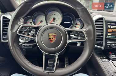 Внедорожник / Кроссовер Porsche Cayenne 2015 в 